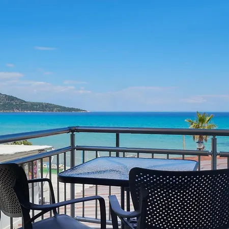 Emerial Deluxe Seaside Apartahotel