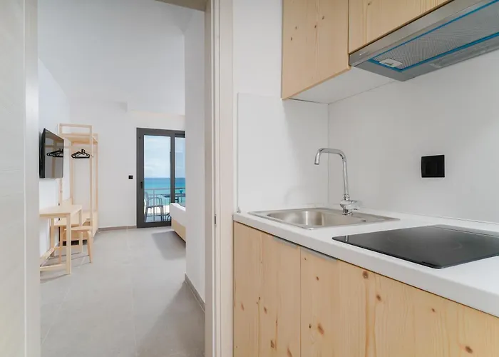 Hotel de apartamente Emerial Deluxe Seaside Skala Potamia